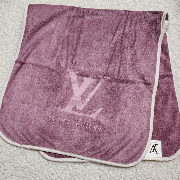LV Towel Set NWT - Picture 2 of 12